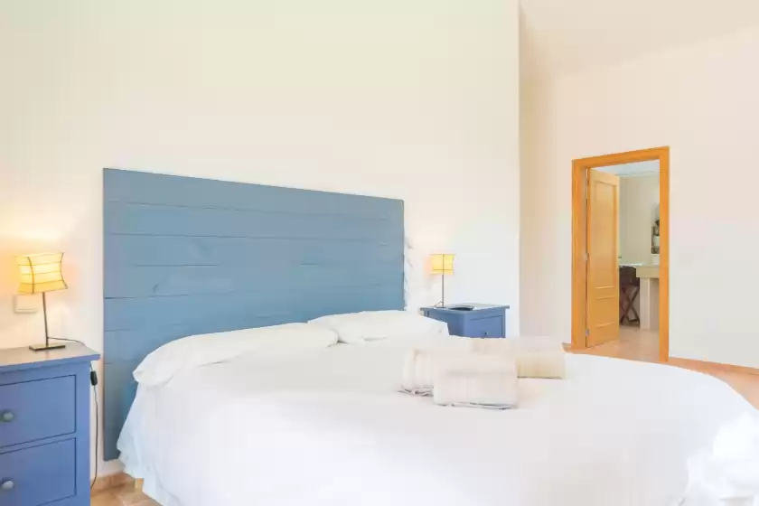 Holiday rentals in Villa lorena, ses Salines