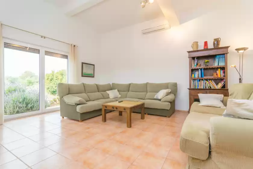 Holiday rentals in Villa lorena, ses Salines