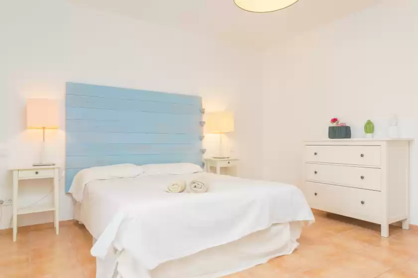 Holiday rentals in Villa lorena, ses Salines