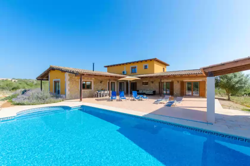 Holiday rentals in Villa lorena, ses Salines