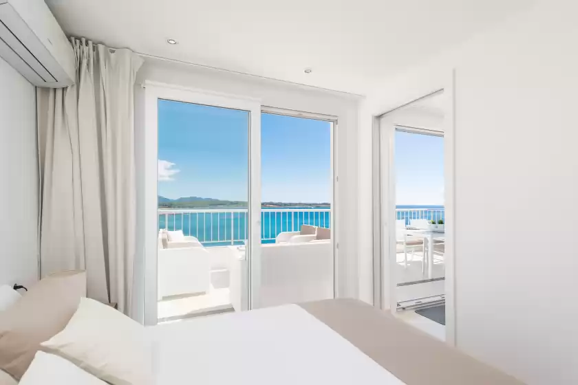 Holiday rentals in Luisamar sea view, s'Illot