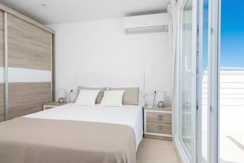 Holiday rentals in Luisamar sea view, s'Illot