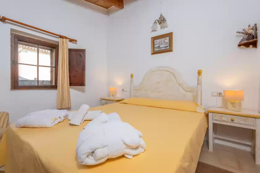 Holiday rentals in Finca son costa, Montuïri
