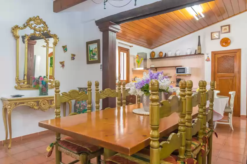 Holiday rentals in Can toni corona, Muro