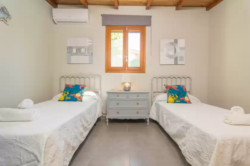 Holiday rentals in Can toni corona, Muro