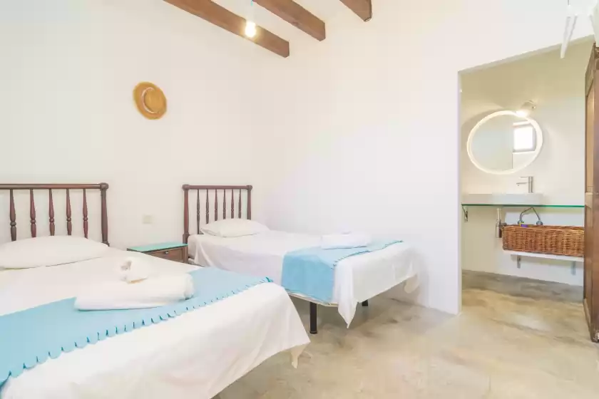 Holiday rentals in Cas sastret, Son Sardina