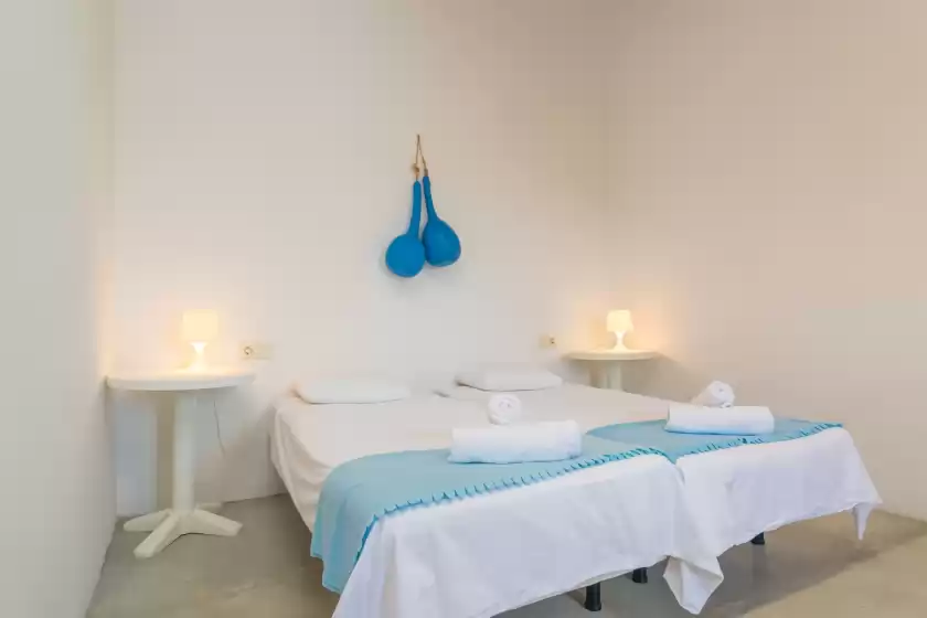 Holiday rentals in Cas sastret, Son Sardina