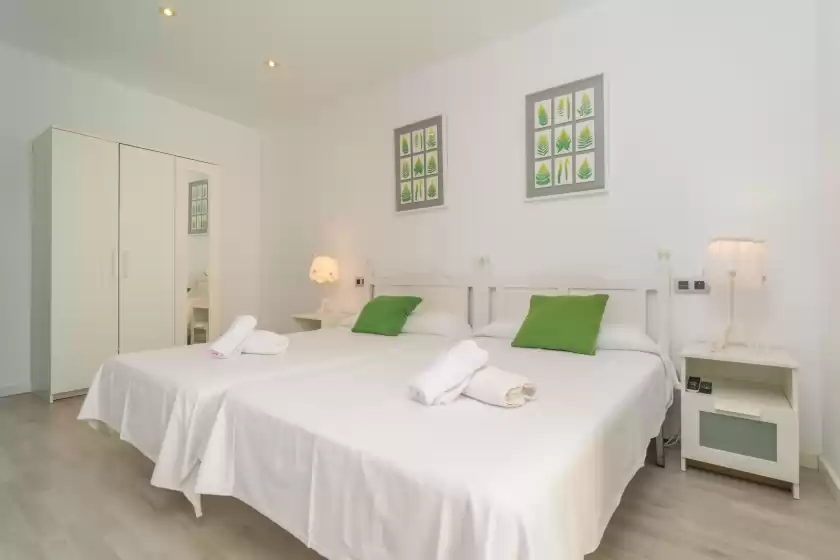 Holiday rentals in Mafloras luxury&beach apartame, Cala Millor