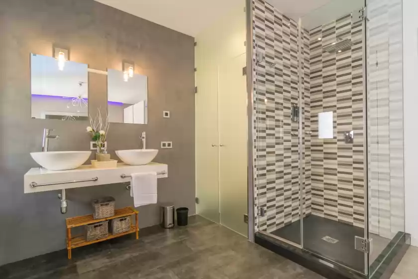 Holiday rentals in Mafloras luxury&beach apartame, Cala Millor