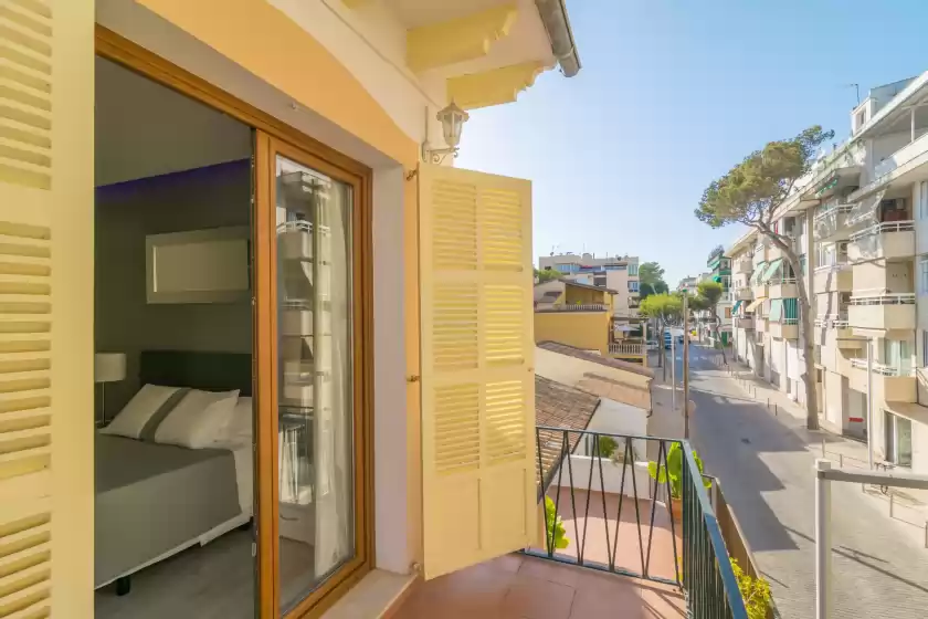 Holiday rentals in Mafloras luxury&beach apartame, Cala Millor