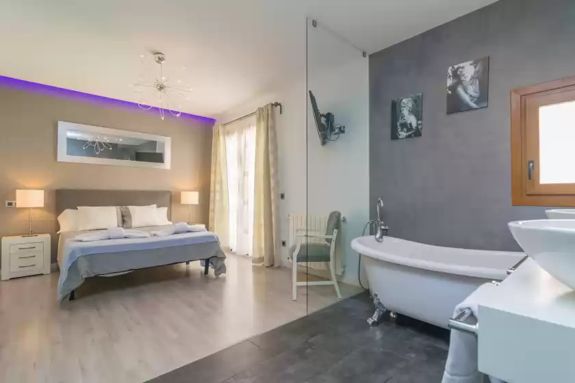 Holiday rentals in Mafloras luxury&beach apartame, Cala Millor