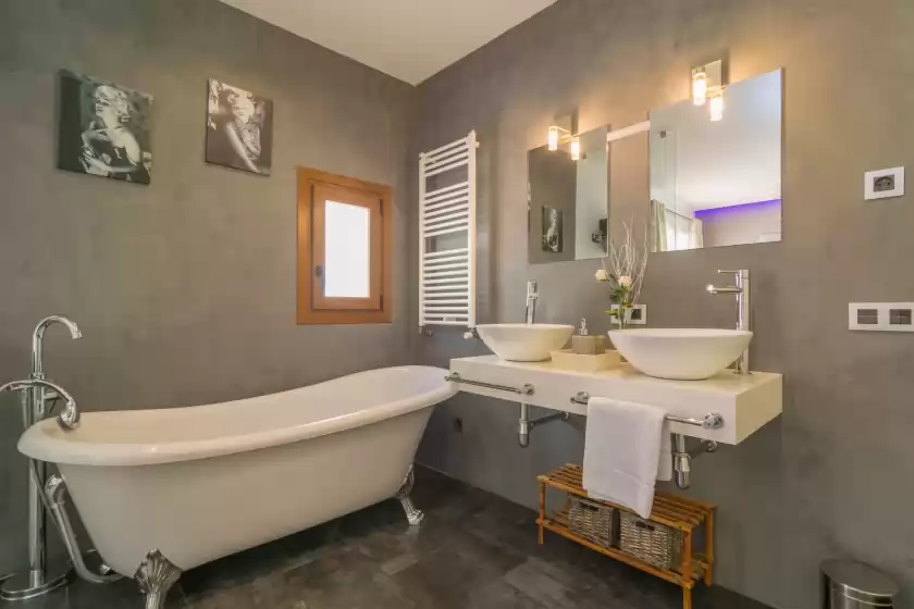 Holiday rentals in Mafloras luxury&beach apartame, Cala Millor