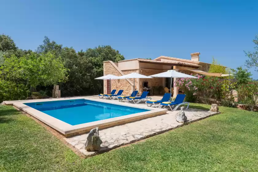 Holiday rentals in S'alzina
