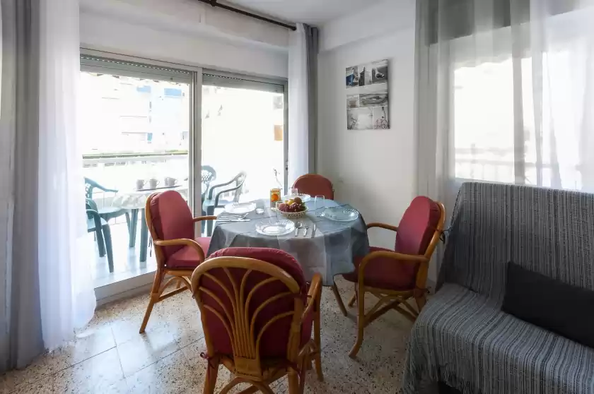 Holiday rentals in Estudio, Grau i Platja