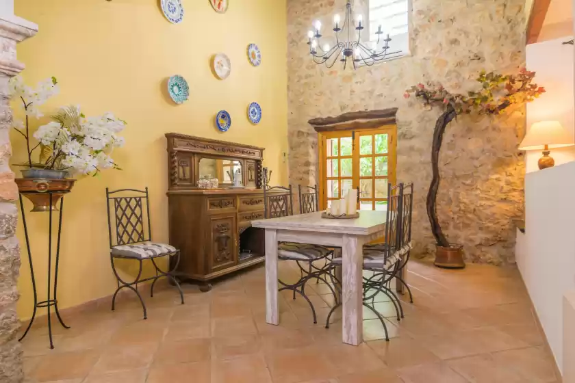 Holiday rentals in Ca na borrasa, Caimari