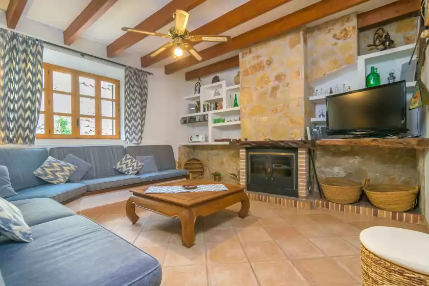 Holiday rentals in Ca na borrasa, Caimari