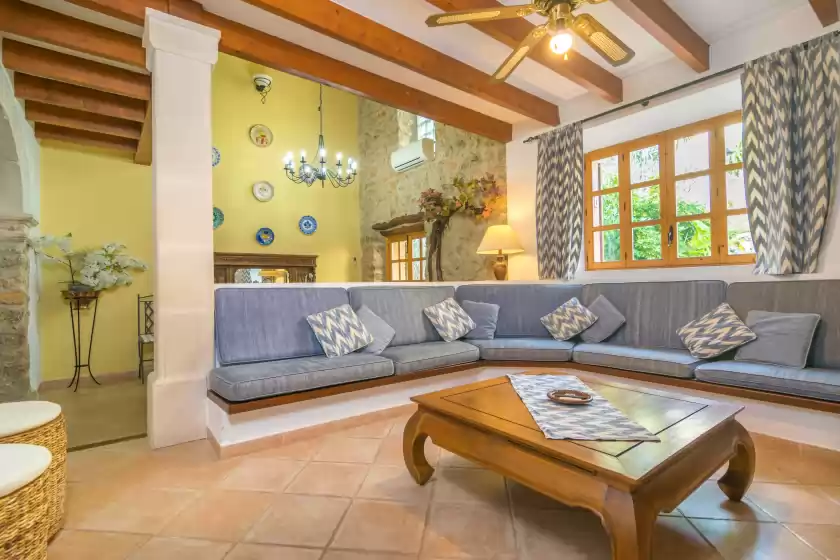 Holiday rentals in Ca na borrasa, Caimari