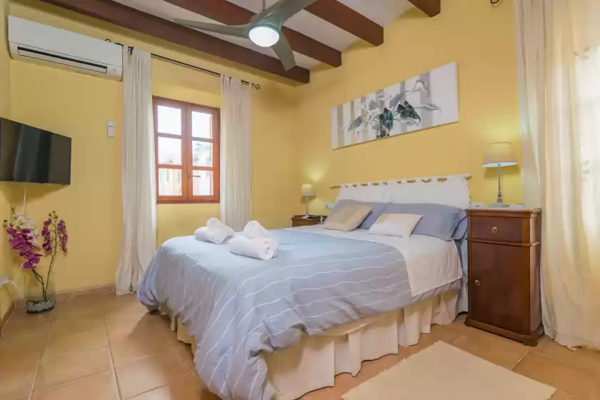 Holiday rentals in Ca na borrasa, Caimari
