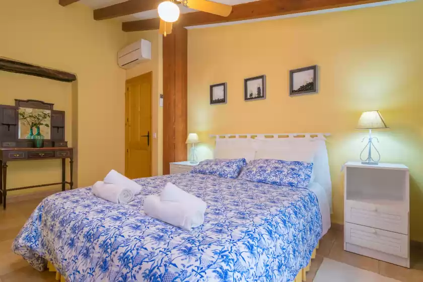 Holiday rentals in Ca na borrasa, Caimari