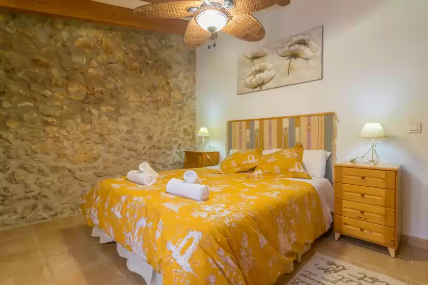 Holiday rentals in Ca na borrasa, Caimari