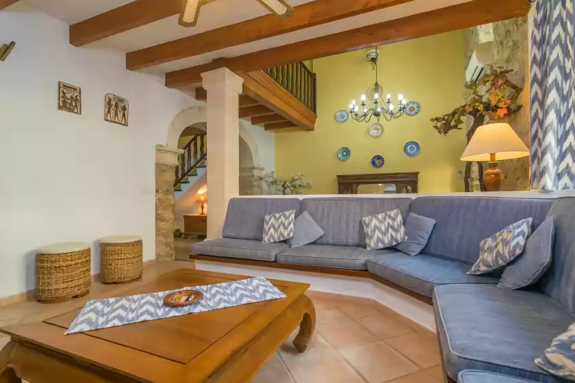 Holiday rentals in Ca na borrasa, Caimari