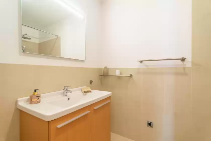 Holiday rentals in Mon obert, Cala Ferrera