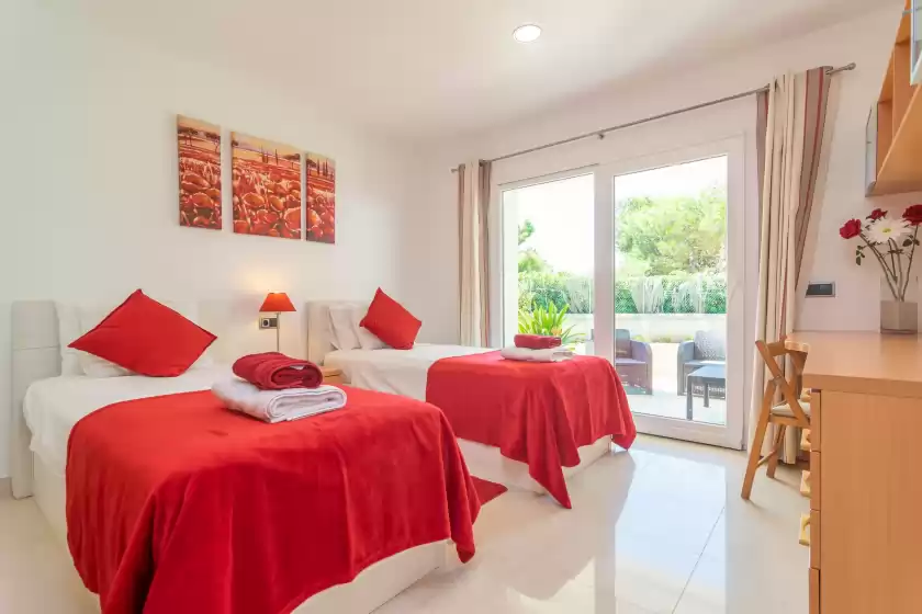 Holiday rentals in Mon obert, Cala Ferrera