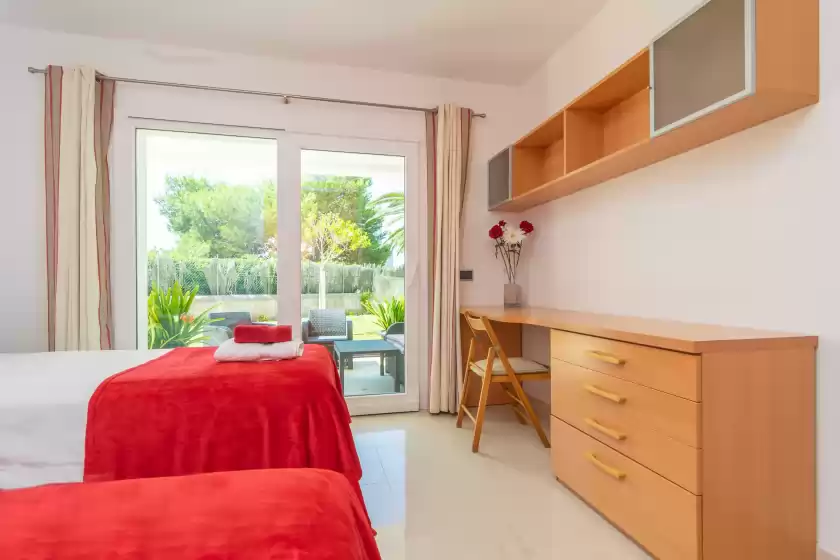 Holiday rentals in Mon obert, Cala Ferrera