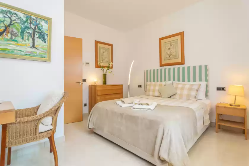 Holiday rentals in Mon obert, Cala Ferrera