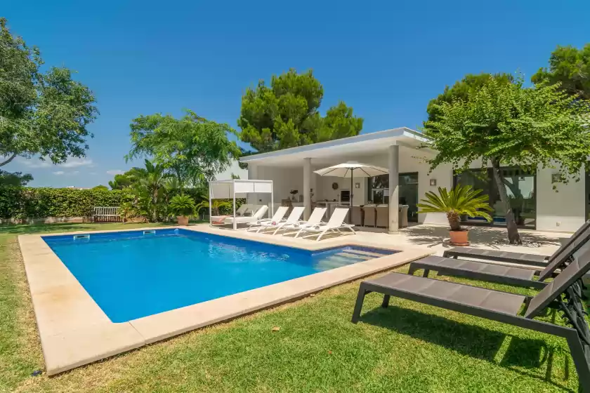 Holiday rentals in Mon obert