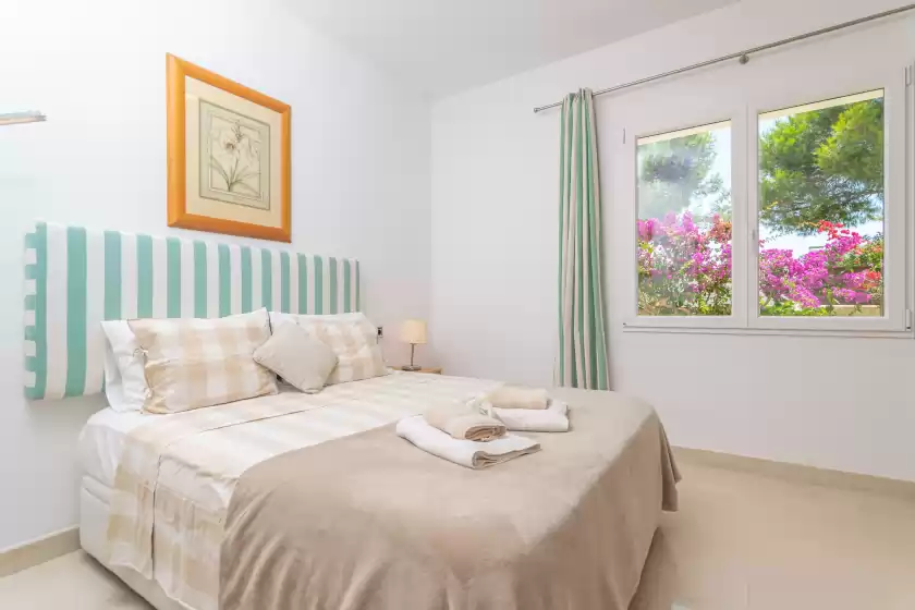 Holiday rentals in Mon obert, Cala Ferrera