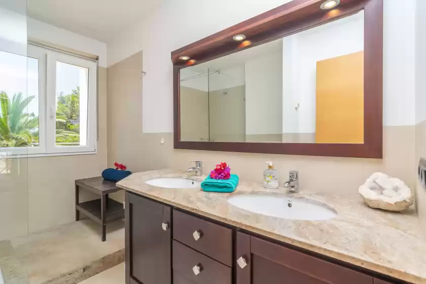 Holiday rentals in Mon obert, Cala Ferrera