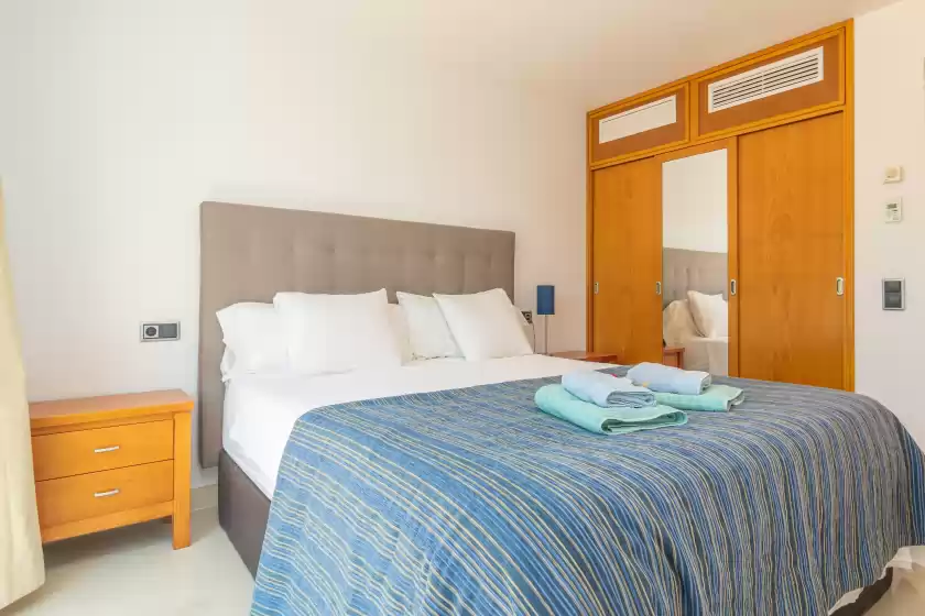 Holiday rentals in Mon obert, Cala Ferrera