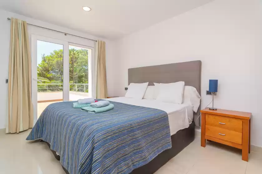 Holiday rentals in Mon obert, Cala Ferrera