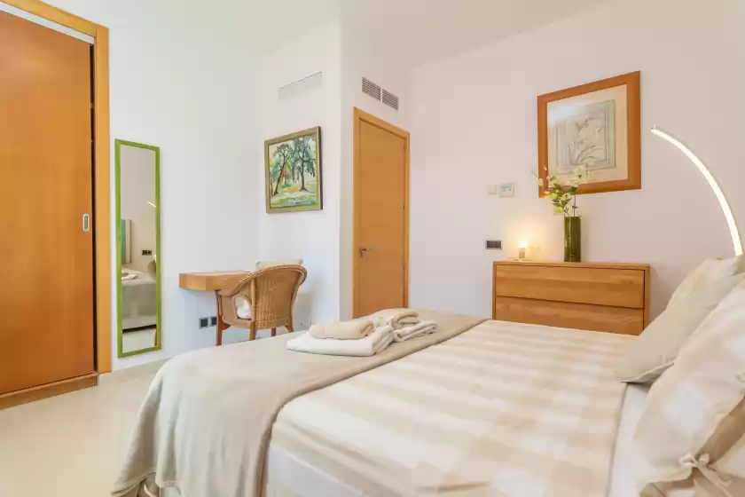 Holiday rentals in Mon obert, Cala Ferrera