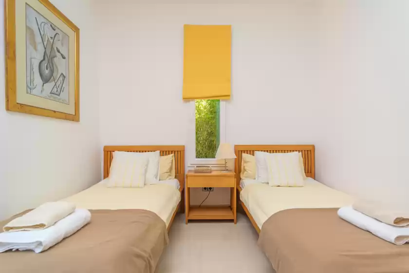 Holiday rentals in Mon obert, Cala Ferrera