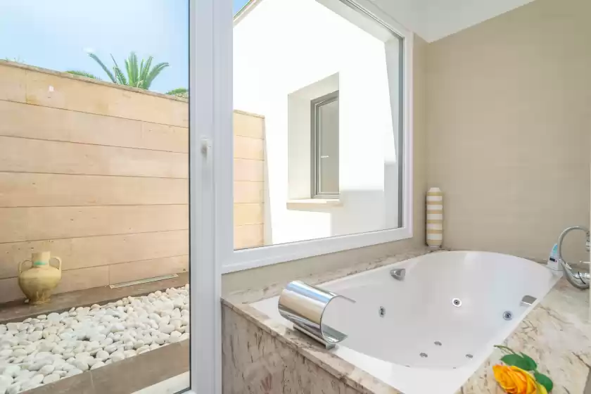 Holiday rentals in Mon obert, Cala Ferrera