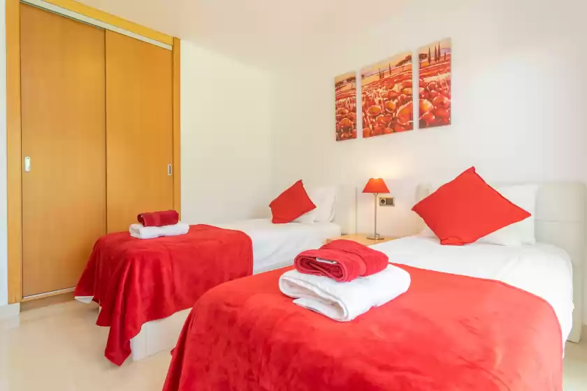 Holiday rentals in Mon obert, Cala Ferrera