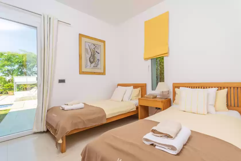 Holiday rentals in Mon obert, Cala Ferrera