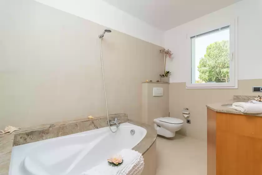 Holiday rentals in Mon obert, Cala Ferrera