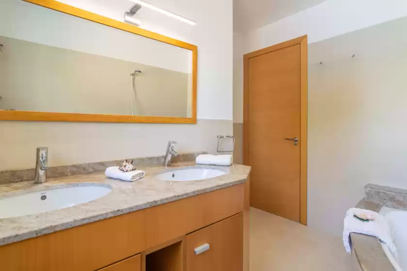 Holiday rentals in Mon obert, Cala Ferrera