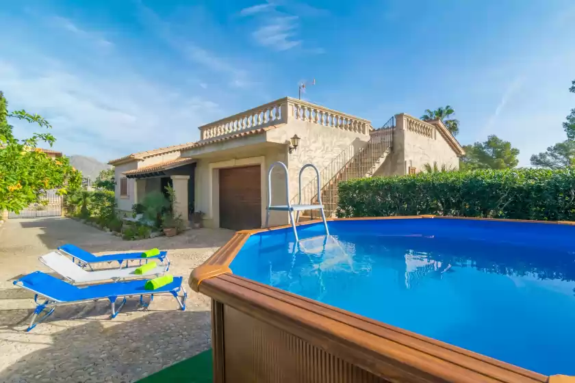 Holiday rentals in Villa ginebro