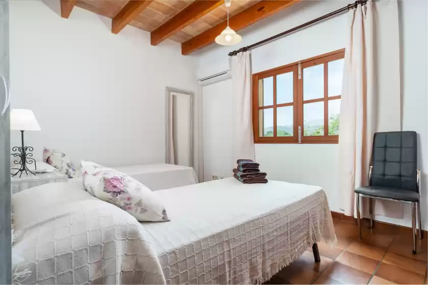 Holiday rentals in Ca na marga, el Vilà