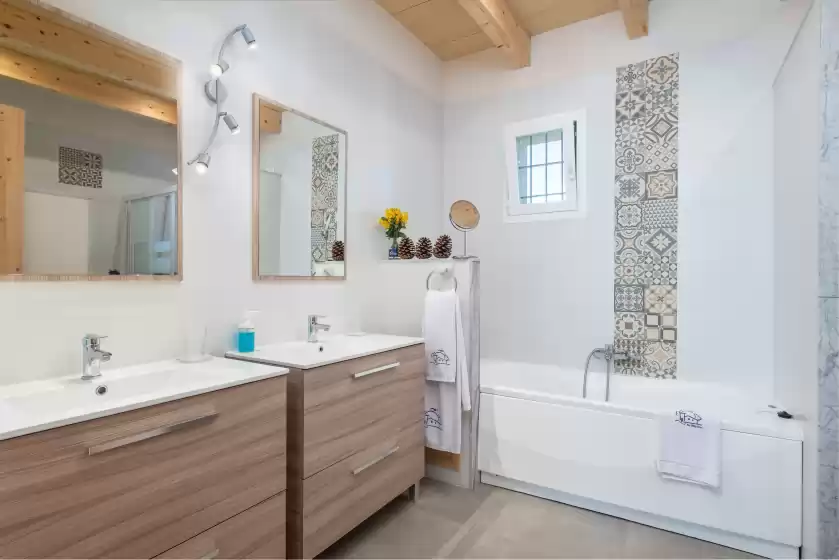 Holiday rentals in Cas pago, Cas Concos