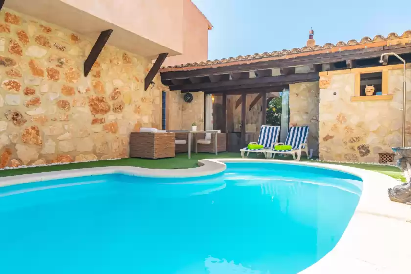 Holiday rentals in Cas mure