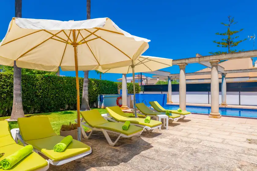 Holiday rentals in Estrel, Can Picafort