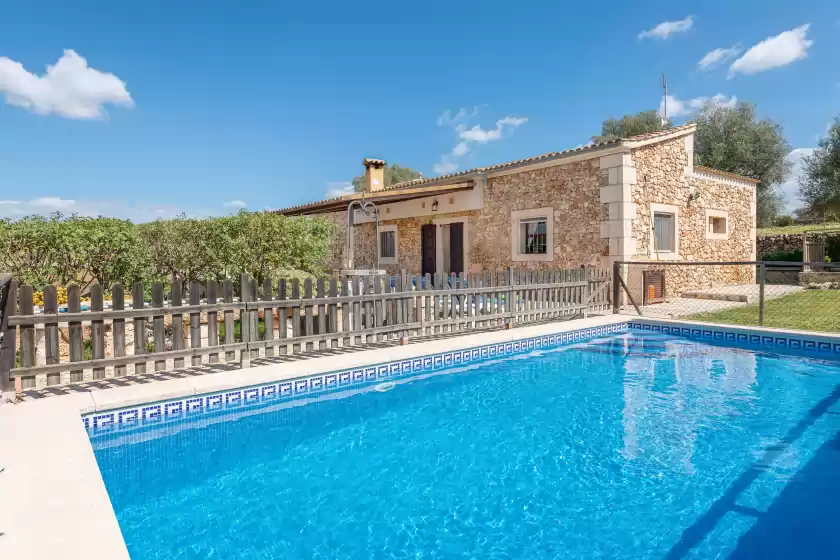 Holiday rentals in Es bosquerró