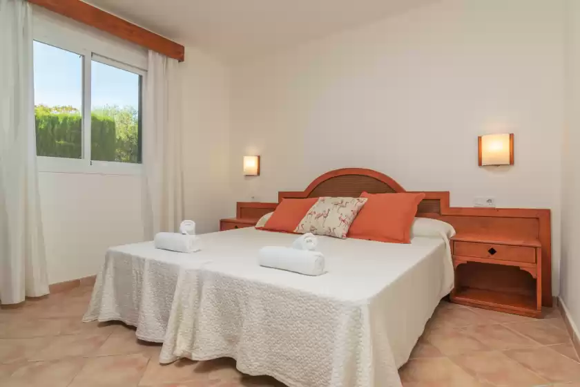 Holiday rentals in Barca trencada, es Cap des Moro