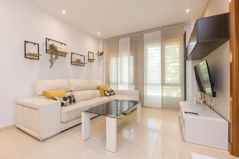 Holiday rentals in Azalea 2