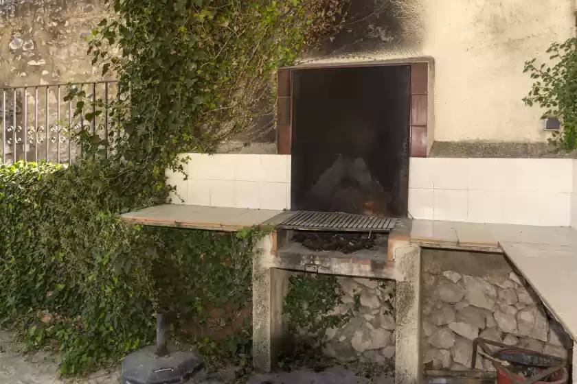 Holiday rentals in Carrebaix v, Orba